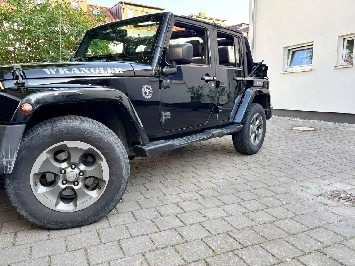 Gebraucht Jeep Wrangler Unlimited Sahara 200 PS (147 kW) 2015 Schwarz SUV