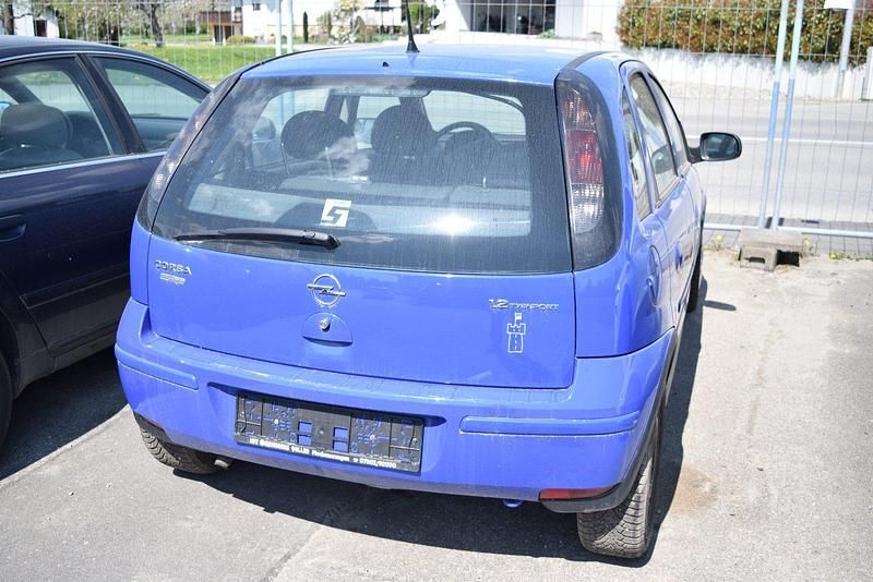 Second-hand Opel Corsa 80 CP (58 kW) 2006 Albastru Hatchback