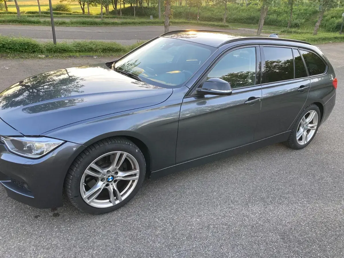 Gebraucht BMW 330 Performance 258 PS (189 kW) 2013 Grau Kombi