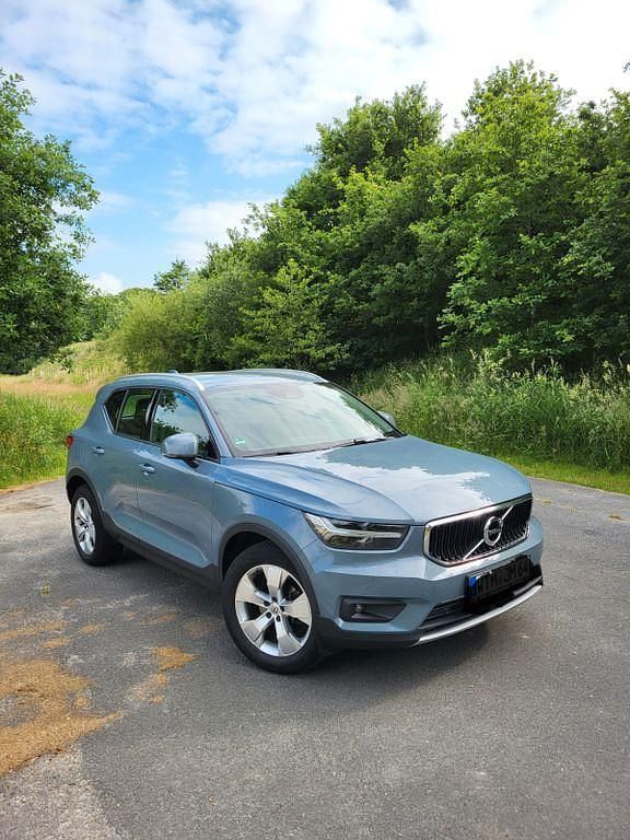 Grau Gebraucht 2019 Volvo XC40 Momentum SUV | 20.500 € (Superpreis) - Bild 1/4