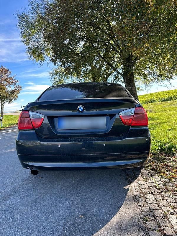 Gebraucht BMW 320 150 PS (110 kW) 2007 Schwarz Limousine