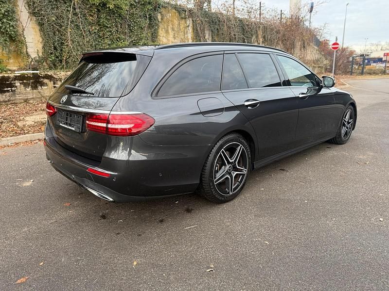 Gebraucht Mercedes E200 AMG 160 PS (117 kW) 2020 Grau Kombi