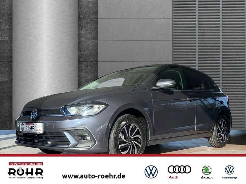 Rauchgrau metallic Gebraucht 2025 VW Polo Life Kleinwagen | 20.714 € (Fairer Preis) - Bild 1/4