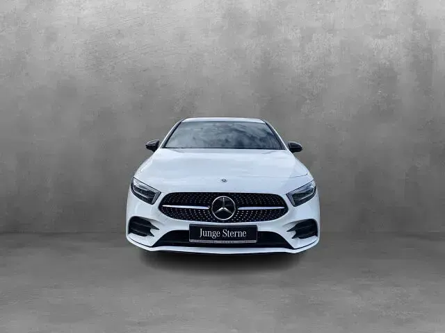 Gebraucht Mercedes A200 AMG line 150 PS (110 kW) 2023 Unilack polarweiß Limousine