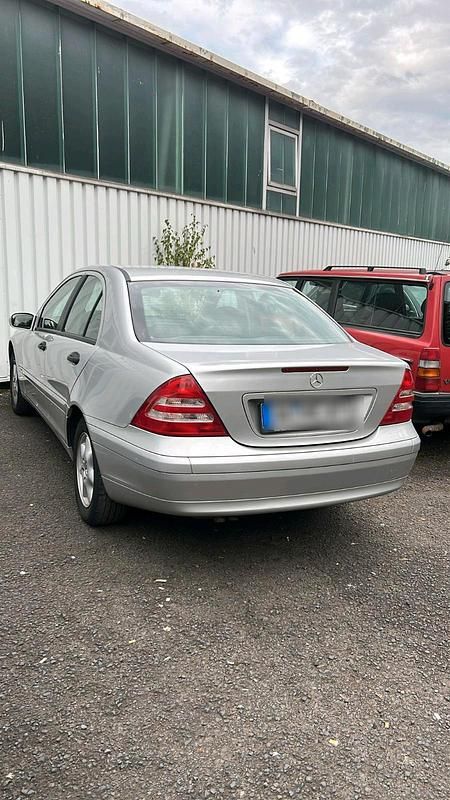 Silber Gebraucht 2003 Mercedes C180 Limousine | 1.400 € (Superpreis) - Bild 1/4