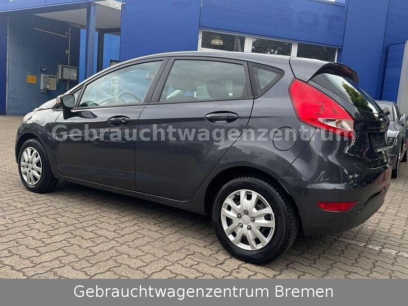 Gebraucht Ford Fiesta Trend 97 PS (71 kW) 2010 Grau Kleinwagen