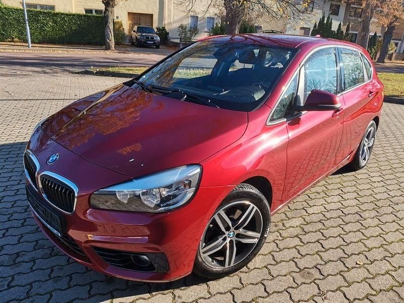 Rot Gebraucht 2015 BMW 220 Active Tourer Sport Line Van / Kleinbus | 10.990 € (Guter Preis) - Bild 1/4