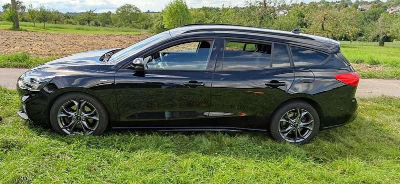 Schwarz Gebraucht 2019 Ford Focus ST-Line Kombi | 13.600 € (Fairer Preis) - Bild 1/4