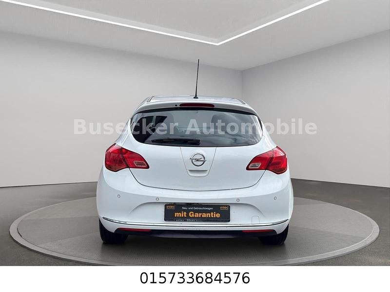 Gebraucht Opel Astra 101 PS (74 kW) 2012 Weiß Kombi