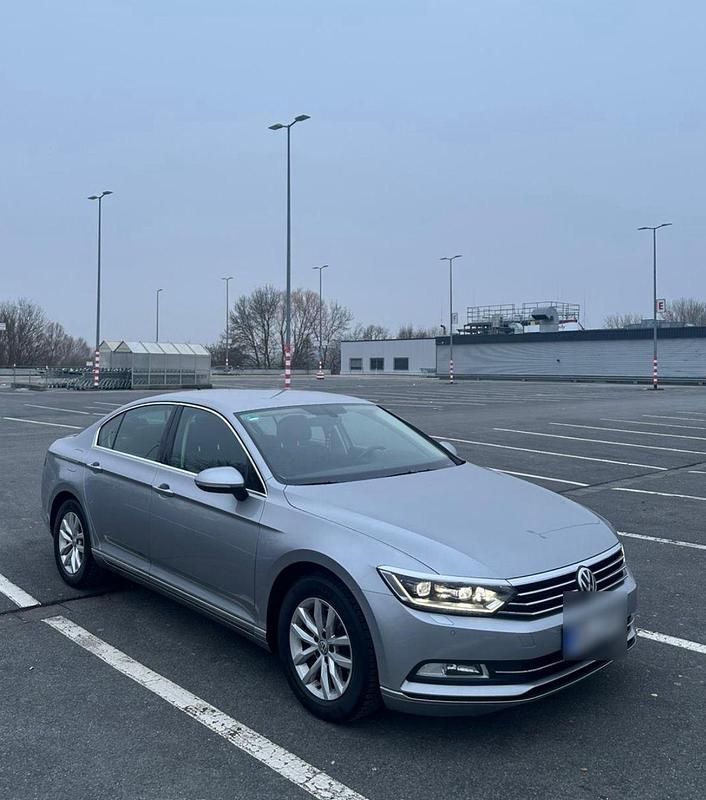 Gebraucht VW Passat Highline 120 PS (88 kW) 2019 Grau Limousine