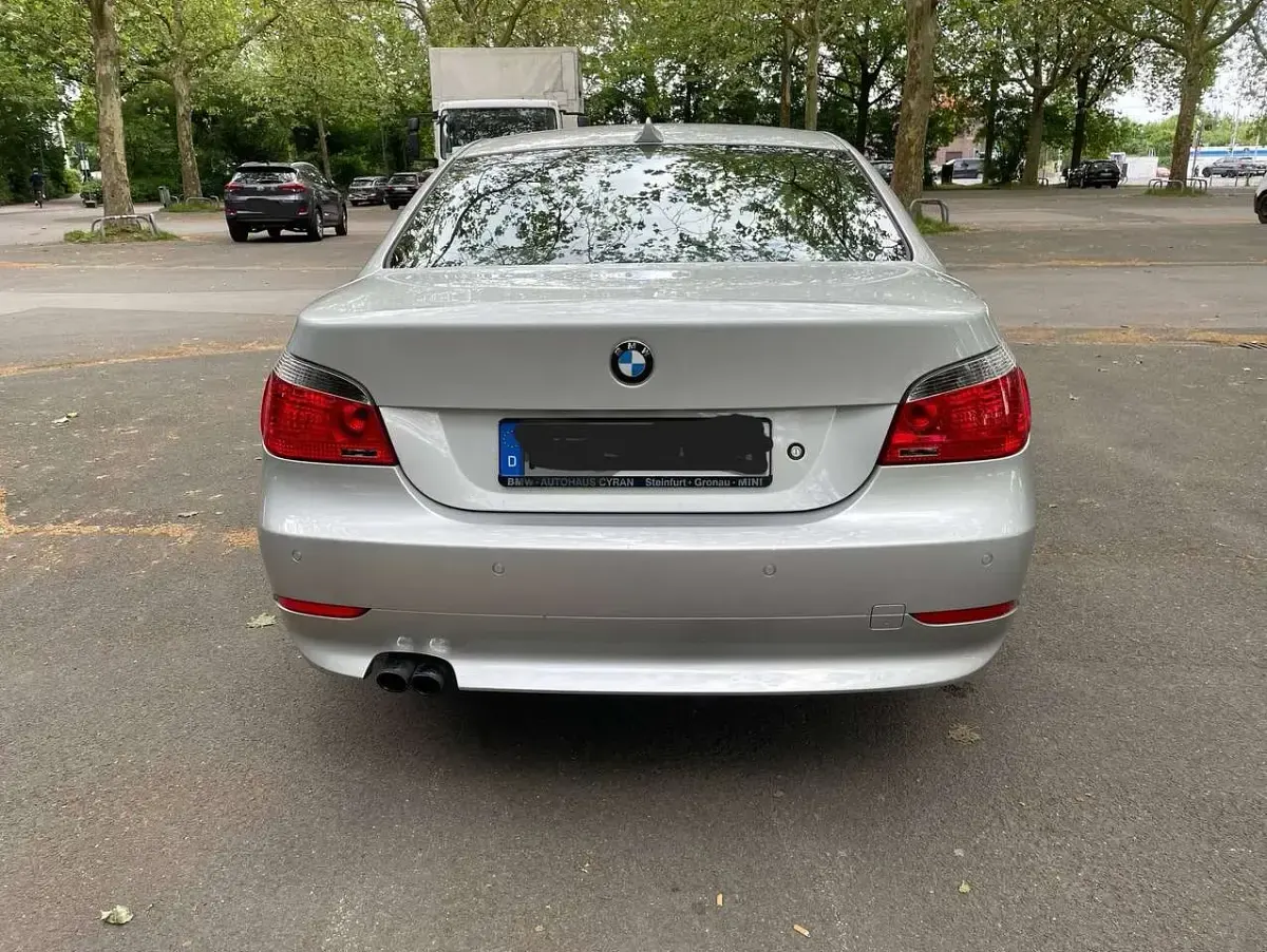 Gebraucht BMW 523 177 PS (130 kW) 2006 Grau Limousine