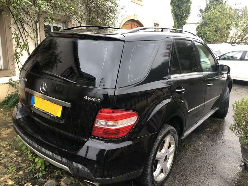 Schwarz Gebraucht 2007 Mercedes ML320 Edition 1 SUV | 8.900 € (Teuer) - Bild 1/1