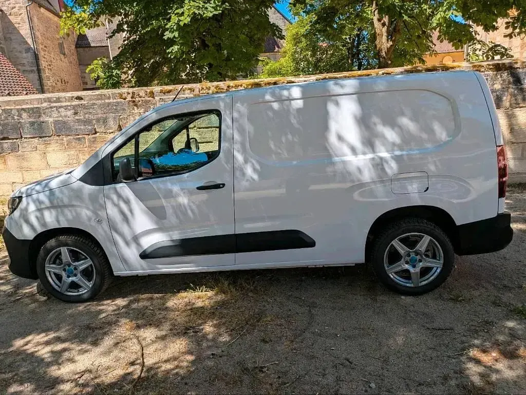 Gebraucht Opel Combo 102 PS (75 kW) 2025 Weiß Van / Kleinbus