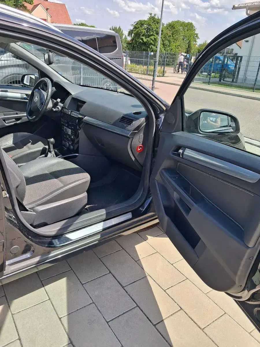 Gebraucht Opel Astra Selection 140 PS (102 kW) 2009 Schwarz Kombi
