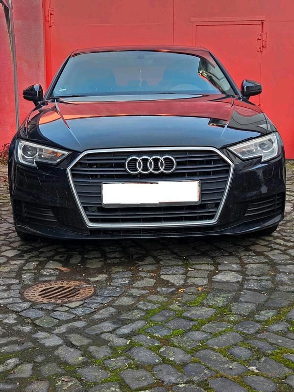Schwarz Gebraucht 2019 Audi A3 Comfort Limousine | 15.999 € (Fairer Preis) - Bild 1/4