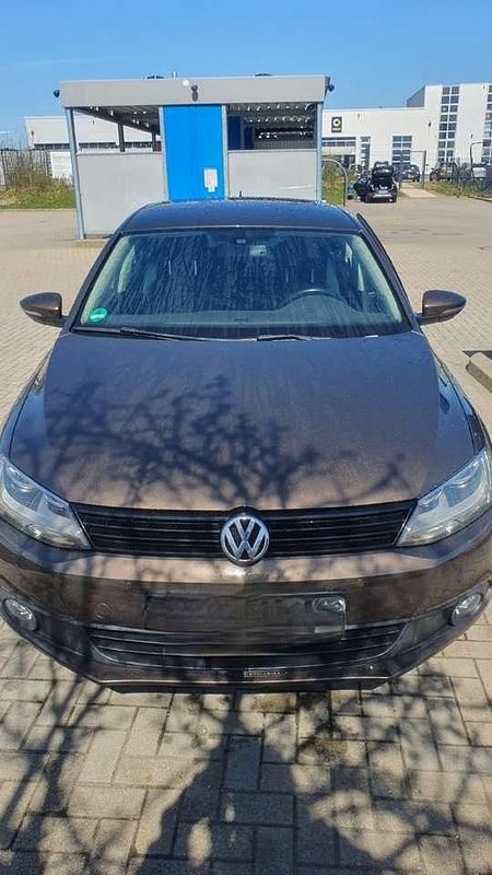 Second-hand VW Jetta Match 122 CP (89 kW) 2012 Maro Berlinǎ