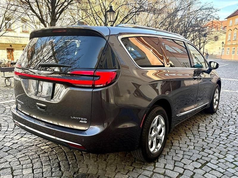 Gebraucht Chrysler Pacifica Limited 291 PS (214 kW) 2021 Grau Van