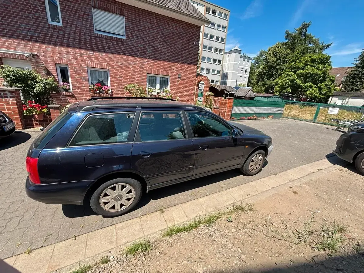 Gebraucht Audi A4 98 PS (72 kW) 1998 Blau Kombi