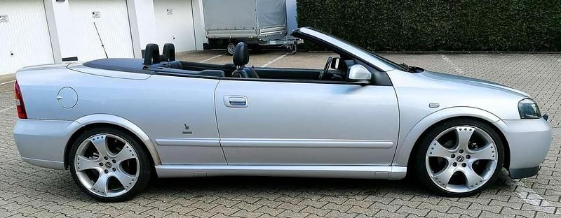 Gebraucht Opel Astra 147 PS (108 kW) 2002 Starsilber m2 Cabrio