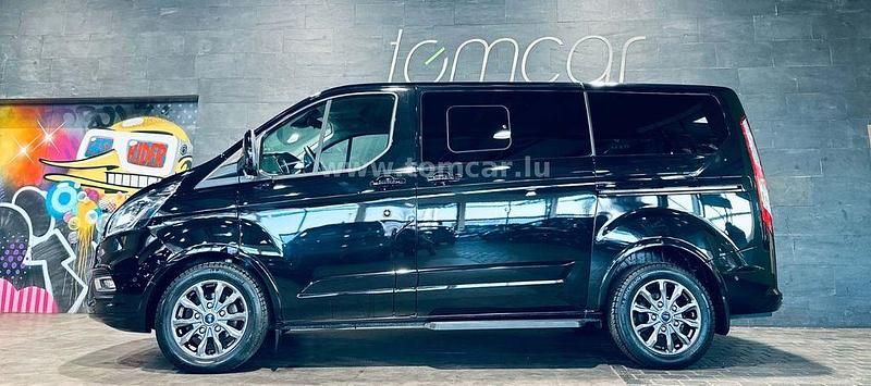 Gebraucht Ford Tourneo 150 PS (110 kW) 2022 Schwarz Van / Kleinbus