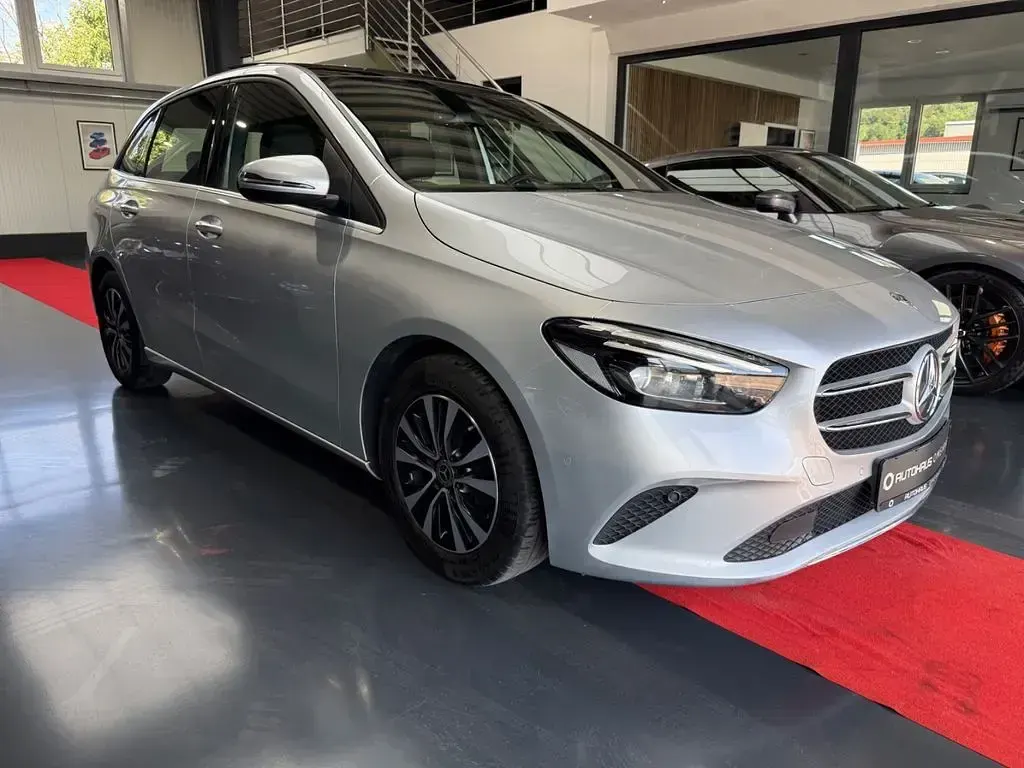 Gebraucht Mercedes B180 Style 136 PS (100 kW) 2019 Silber Kleinwagen