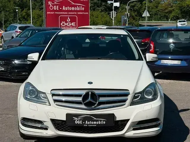 Gebraucht Mercedes C250 Avantgarde 204 PS (150 kW) 2012 Weiß Limousine