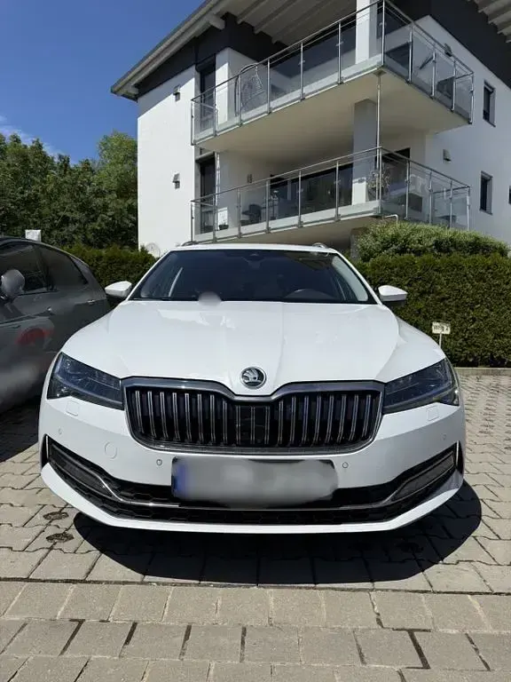 Gebraucht Skoda Superb 150 PS (110 kW) 2021 Weiß Kombi