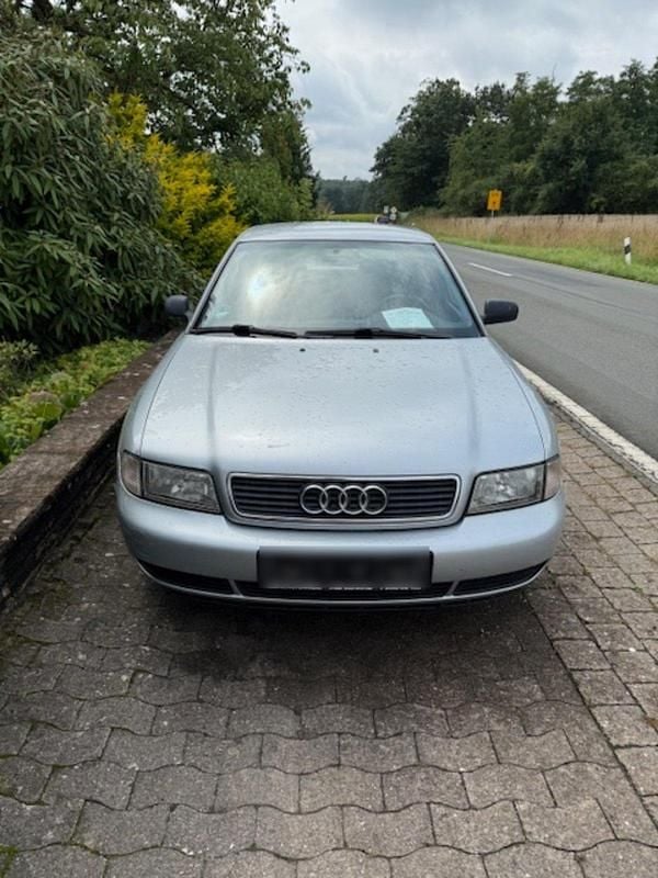 Silber Gebraucht 1998 Audi A4 Limousine | 1.950 € (Fairer Preis) - Bild 1/4