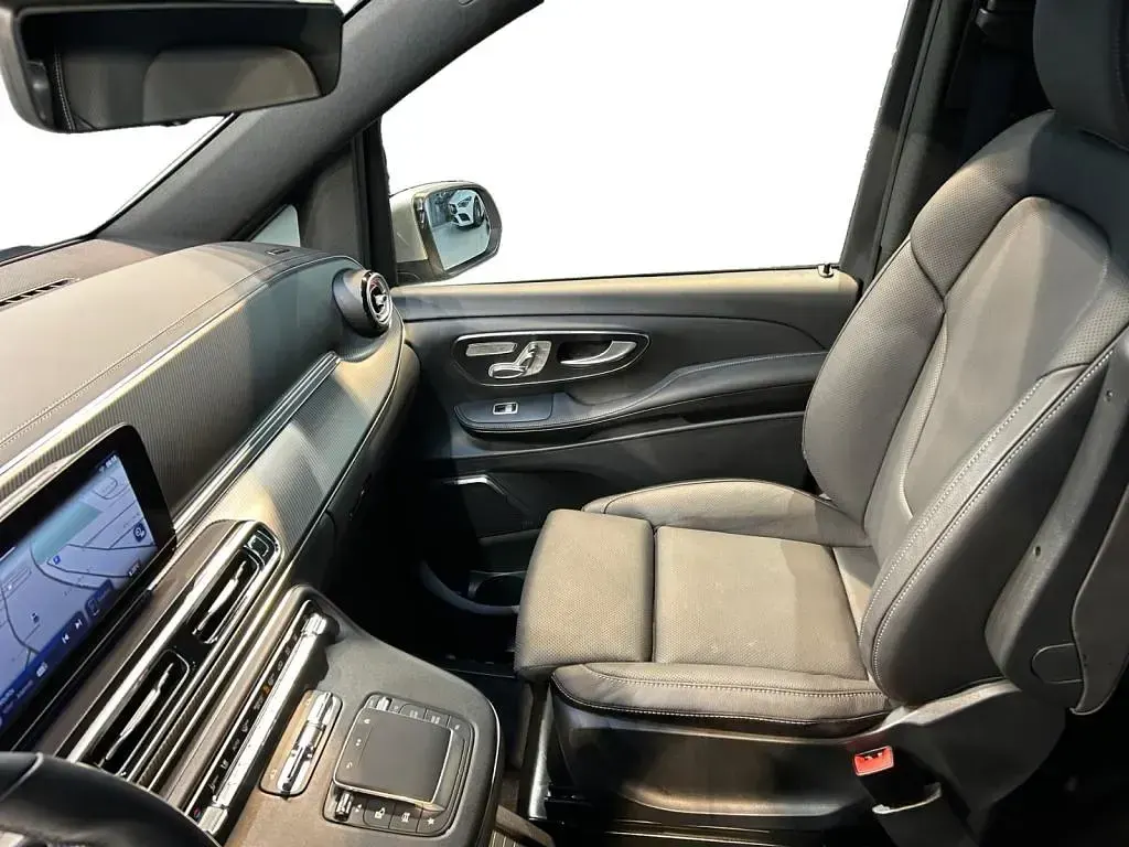 Gebraucht Mercedes V300 237 PS (174 kW) 2025 Hightechsilber metallic Van / Kleinbus