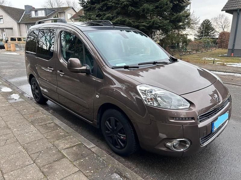 Gebraucht Peugeot Partner Tepee Allure 120 PS (88 kW) 2015 Braun Van / Kleinbus