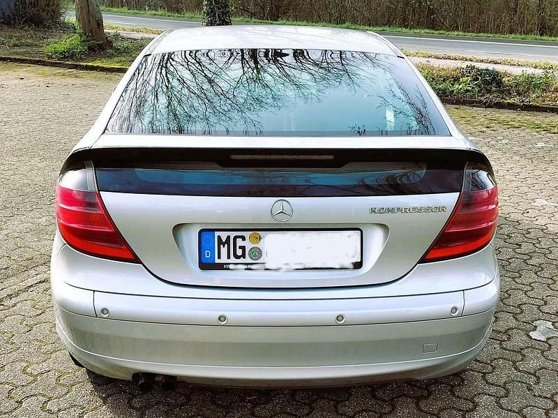 Gebraucht Mercedes C180 143 PS (105 kW) 2002 Silber Coupé