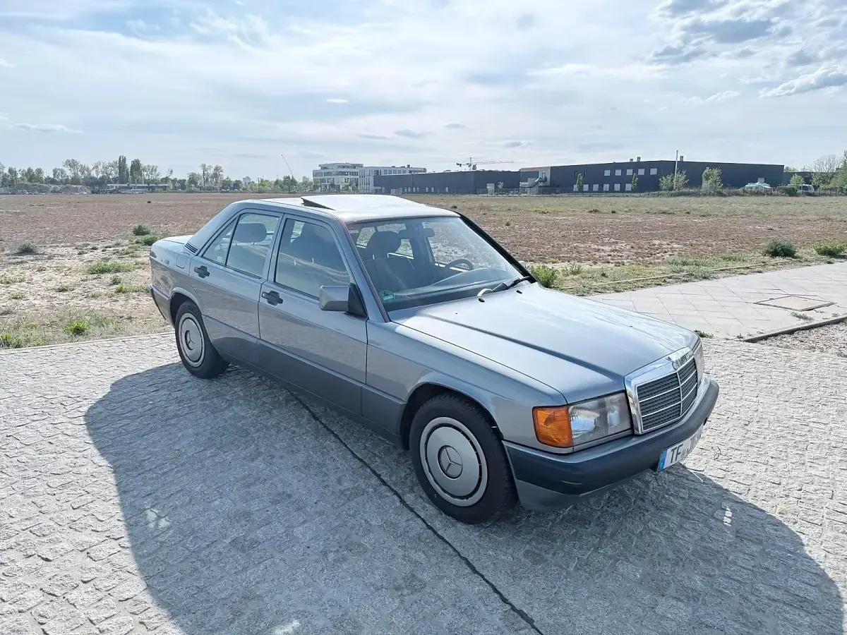Gebraucht Mercedes 190 122 PS (89 kW) 1992 Grau Limousine