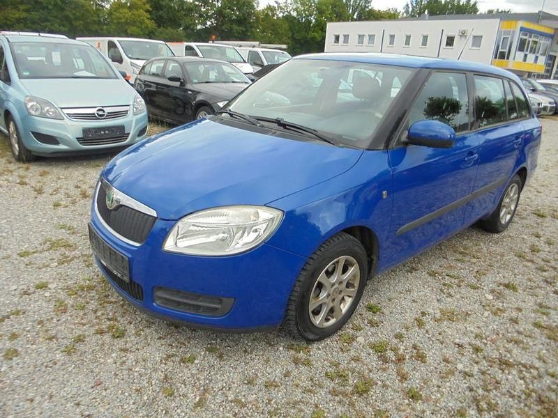 Blau Gebraucht 2010 Skoda Fabia Ambiente Kleinwagen | 1.750 € (Fairer Preis) - Bild 1/4