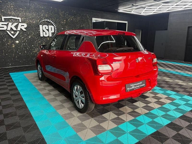 Gebraucht Suzuki Swift Comfort 83 PS (61 kW) 2018 Rot Kleinwagen