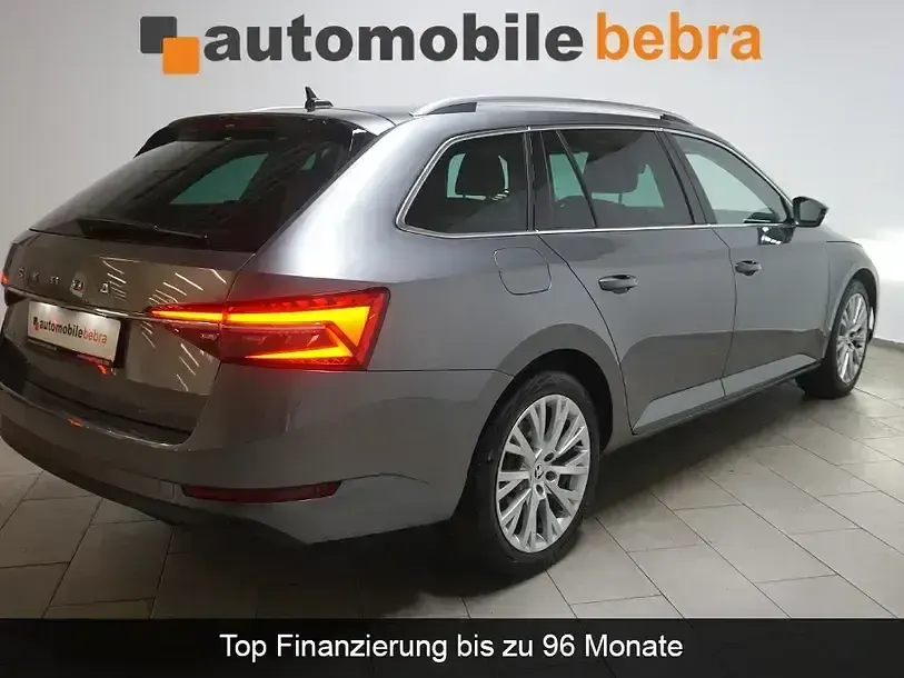Gebraucht Skoda Superb Style 200 PS (147 kW) 2022 Graphitegrau Kombi
