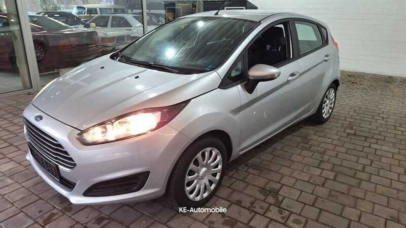 Silber Gebraucht 2013 Ford Fiesta Trend Kleinwagen | 5.900 € (Etwas zu teuer) - Bild 1/4