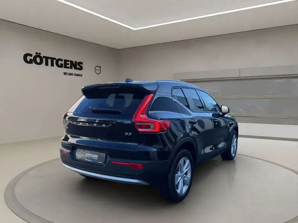 Gebraucht Volvo XC40 Core 163 PS (119 kW) 2026 Schwarz SUV