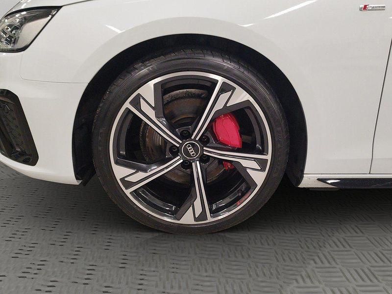 Gebraucht Audi A4 Ambiente 204 PS (150 kW) 2022 Gletscherweiß metallic Kombi