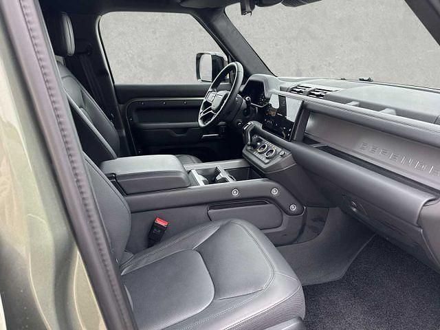 Gebraucht Land Rover Defender 431 PS (317 kW) 2024 Pangea green SUV