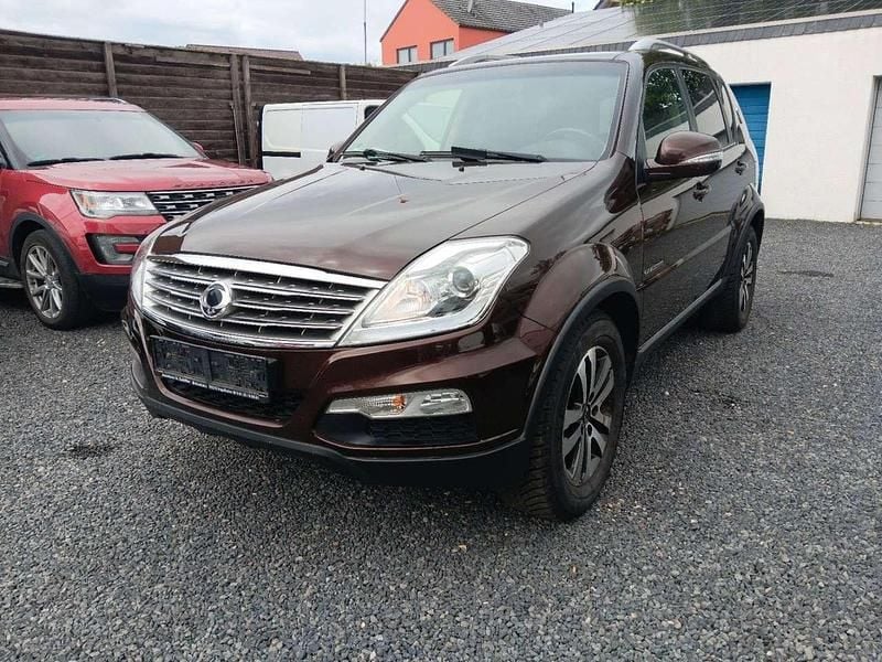 Braun Gebraucht 2014 Ssangyong Rexton Quartz SUV | 7.599 € (Guter Preis) - Bild 1/4