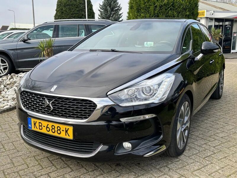 Schwarz Gebraucht 2016 DS Automobiles DS5 Kleinwagen | 7.950 € - Bild 1/4