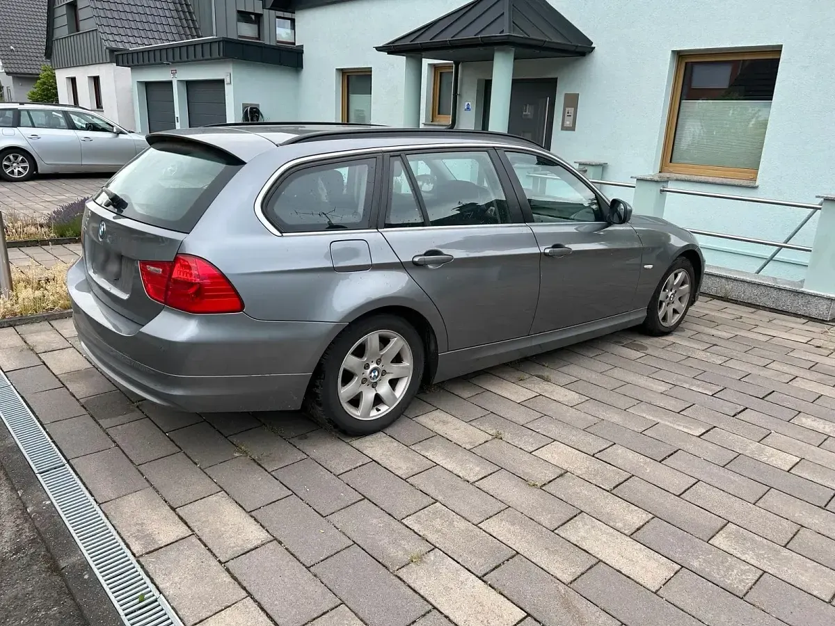 Gebraucht BMW 318 143 PS (105 kW) 2008 Grau Kombi