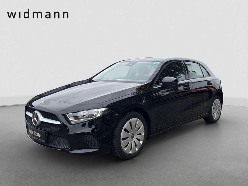 Unilack nachtschwarz Gebraucht 2022 Mercedes A250 Limousine | 23.850 € (Superpreis) - Bild 1/4