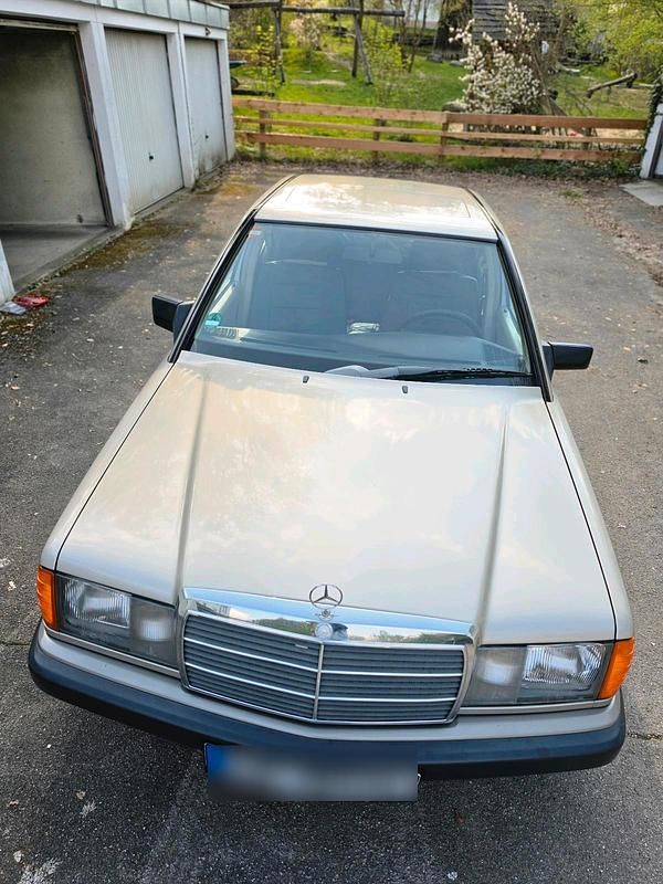 Gebraucht Mercedes 190 122 PS (89 kW) 1989 Gold Limousine