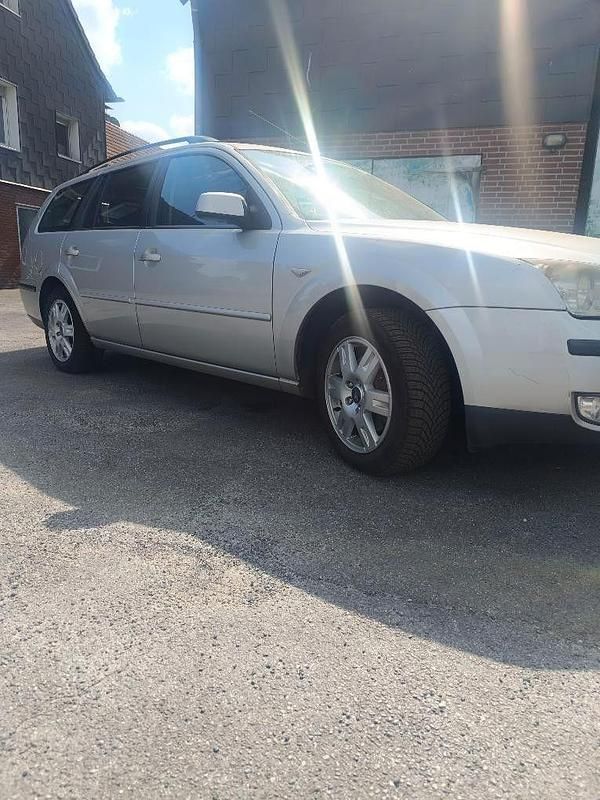 Grau Gebraucht 2006 Ford Mondeo Titanium Kombi | 3.300 € - Bild 1/4