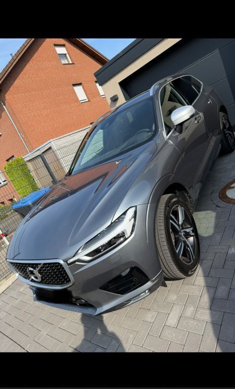 Grau Gebraucht 2018 Volvo XC60 R-Design SUV | 28.500 € (Fairer Preis) - Bild 1/4