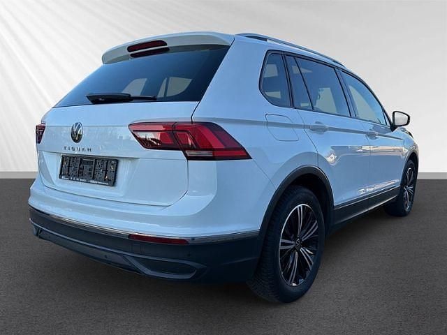 Gebraucht VW Tiguan Active 131 PS (96 kW) 2022 Weiß SUV