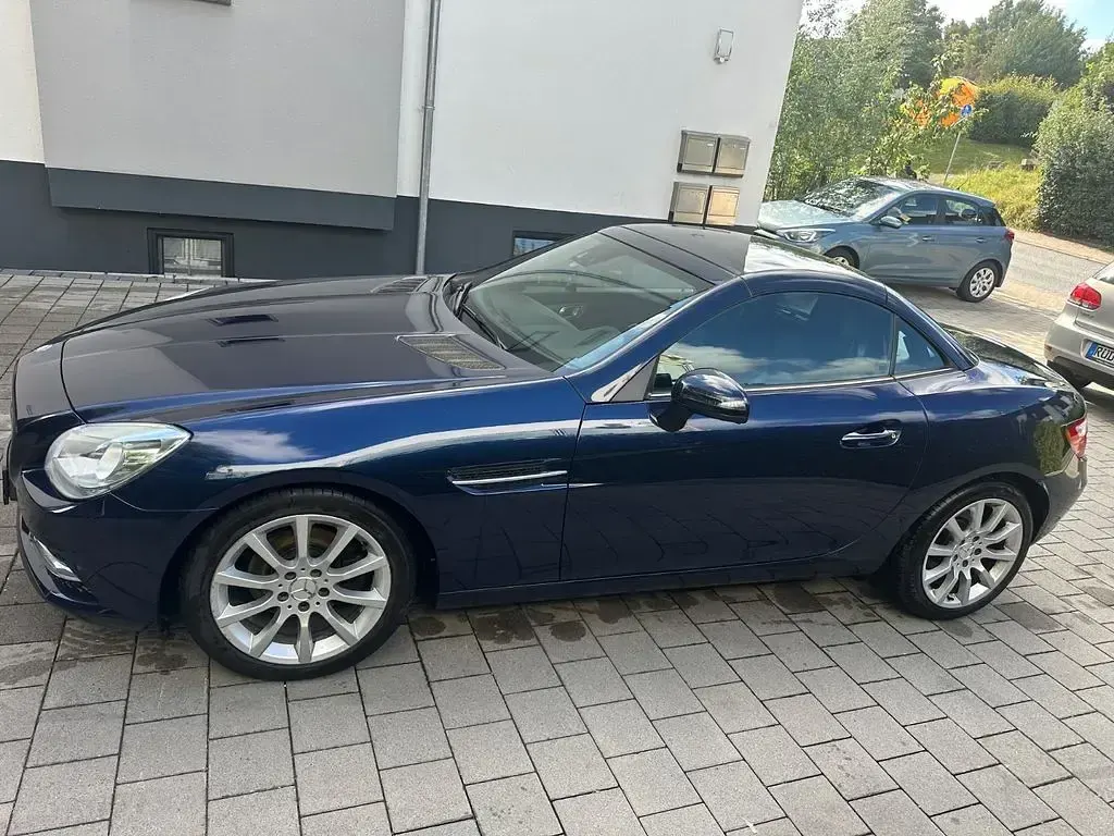 Second-hand Mercedes SLK200 184 CP (135 kW) 2011 Albastru Cabrio