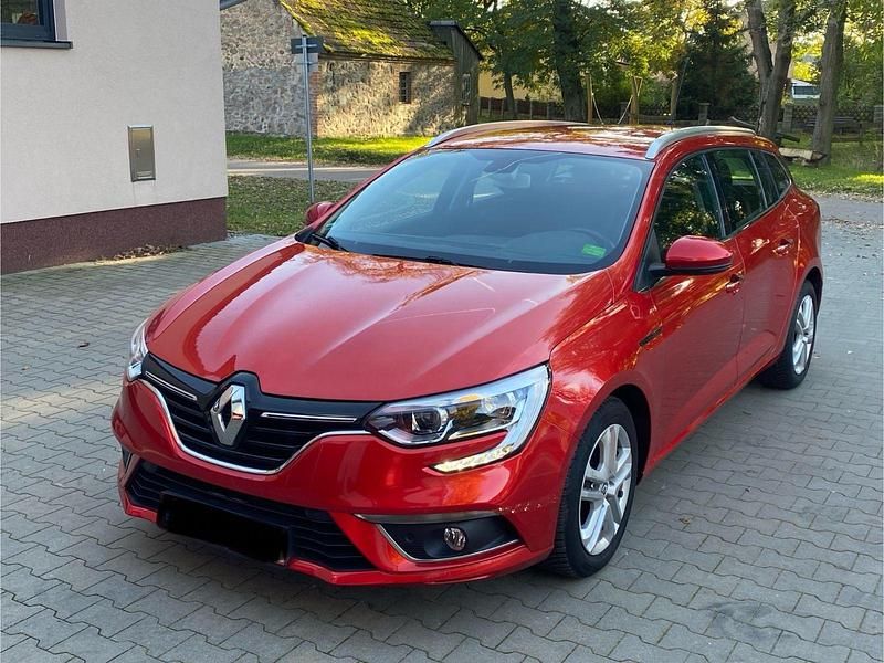 Rot Gebraucht 2017 Renault Mégane GrandTour Bose Edition Kombi | 10.950 € (Guter Preis) - Bild 1/4