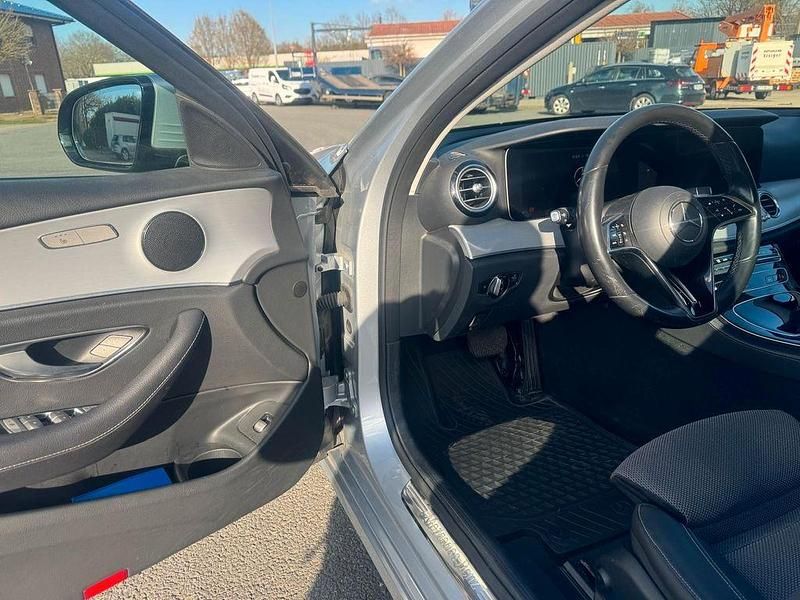 Gebraucht Mercedes E220 194 PS (142 kW) 2021 Silber Limousine